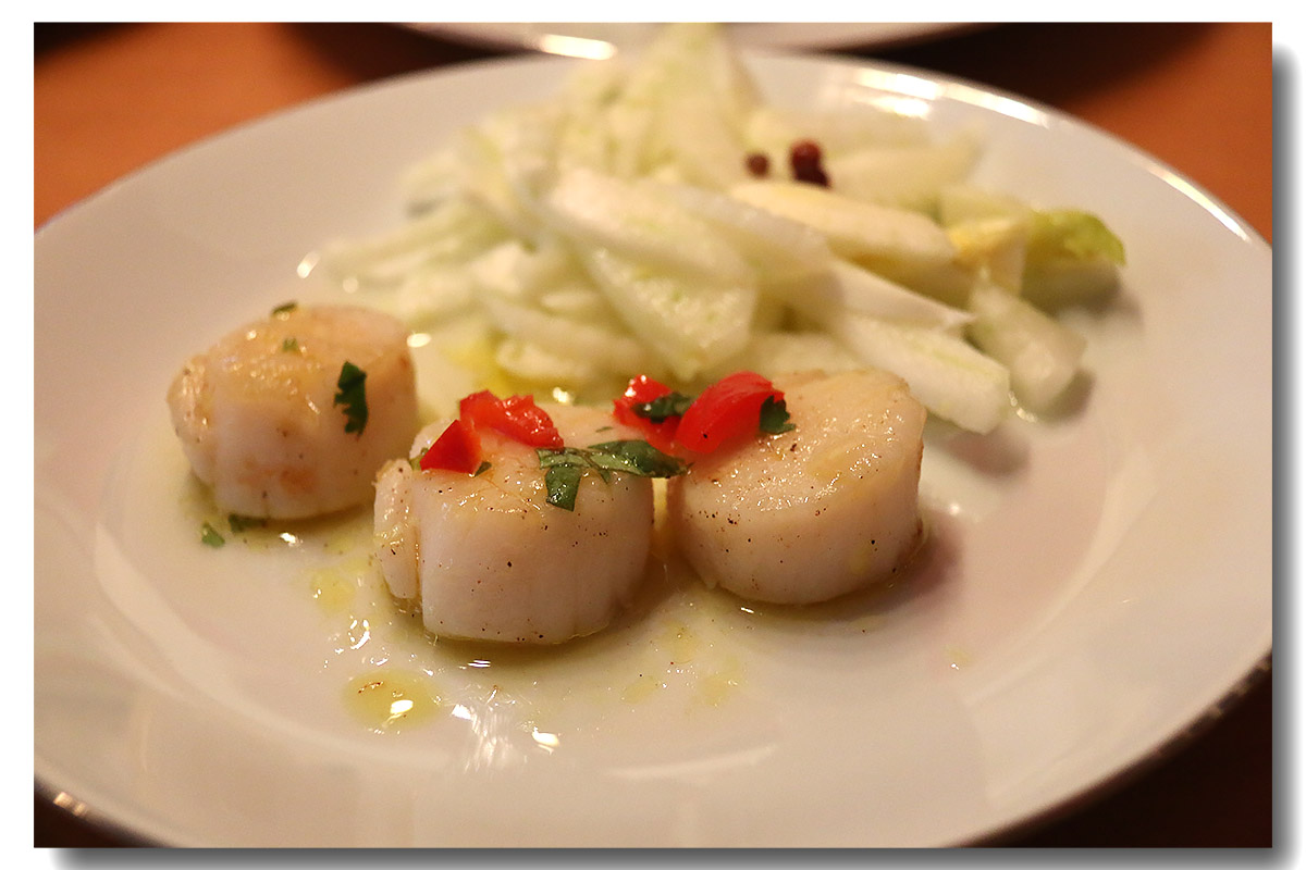 Noix de Saint-Jacques grillées à la vinaigrette d’agrumes et au fenouil