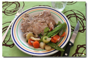 Côte de veau aux jeunes légumes et petits lardons