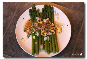 Asperges vertes, œuf et vinaigrette