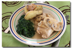 Paupiette de volaille aux épinards et aux champignons