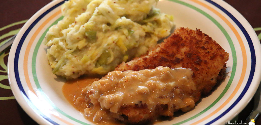 Filet de cabillaud pané, crevettes et stoemp aux poireaux