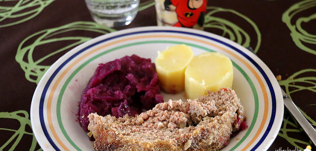 Pain de viande et chou rouge aux pommes