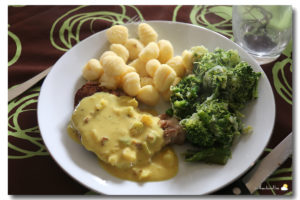 Côtelette sauce Blackwell, gnocchis de pommes de terre et légumes verts