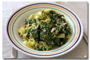 Tagliatelles au saumon fumé et aux épinards