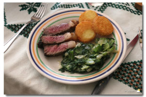 Entrecôte grillée, scarole à la crème, pomme rösti