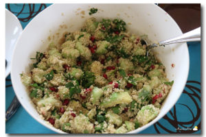 Salade au quinoa, avocat, concombre, feta et grenade