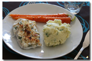 Cabillaud croûte au raifort, purée à la ciboulette et carottes primeur
