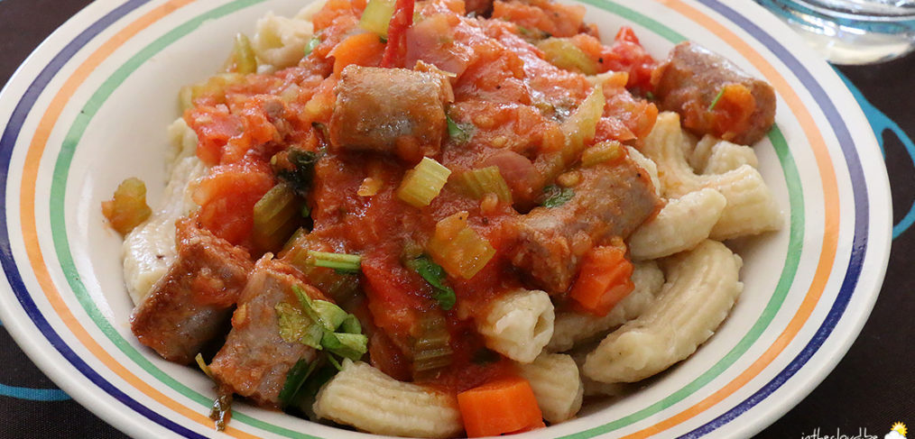 Pennes fraîches aux saucisses et sauce tomate