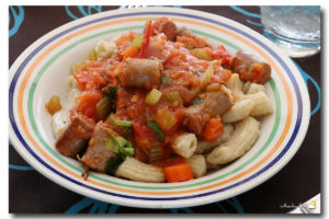 Pennes fraîches aux saucisses et sauce tomate