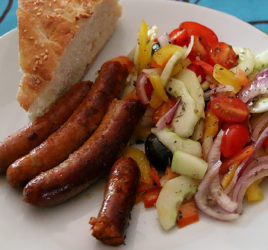 Salade Grecque, merguez, pain turque