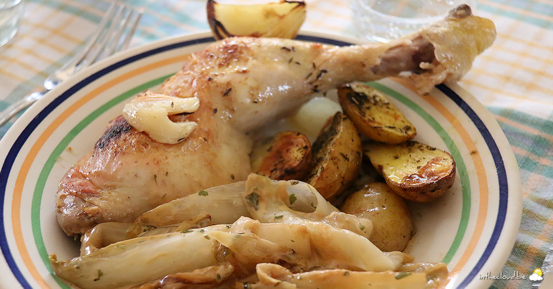 Cuisse de poulet au four, chicons braisés à l'estragon, pommes