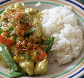 Poulet curry aux légumes, riz Thaï