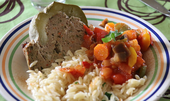 Courgette ronde farcie, ratatouille & pâtes grecques