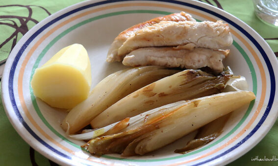 Aiguillettes de poulet, chicons braisés