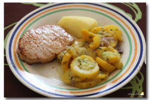 Mignonettes de porc, courgettes jaunes (du jardin) à l'ail