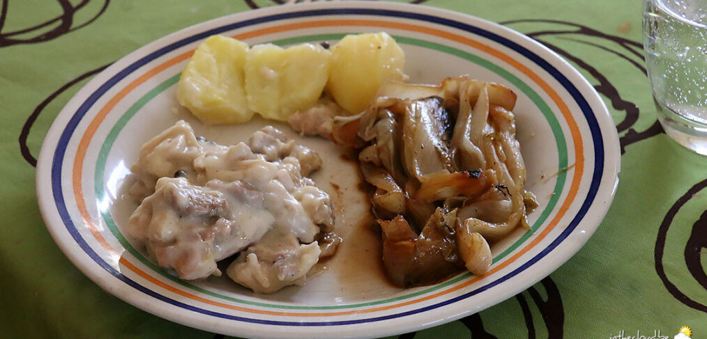 Poulet sauce au poivre, chicons braisés