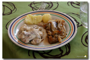 Poulet sauce au poivre, chicons braisés