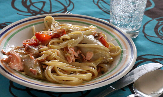 Linguine aux chicons et au saumon fumé