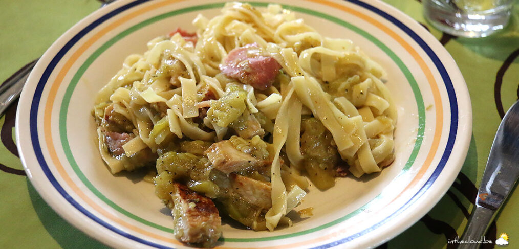 Tagliatelles aux courges, aux côtes de porc et au jambon