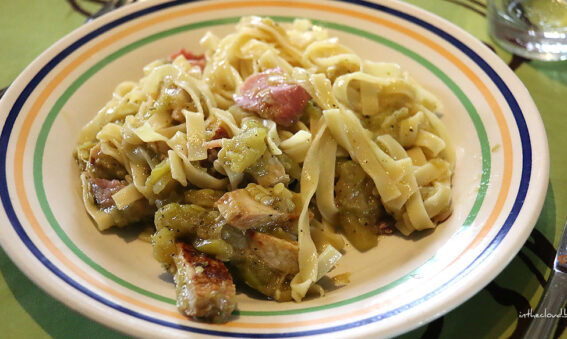 Tagliatelles aux courges, aux côtes de porc et au jambon