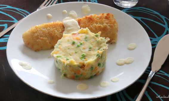 Cabillaud pané à la sauce moutarde et stoemp aux petits pois-carottes