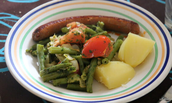 Merguez, haricots tomatés, PDT