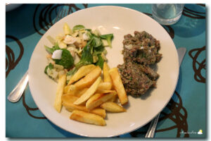 Filet américain maison, salade de chicons