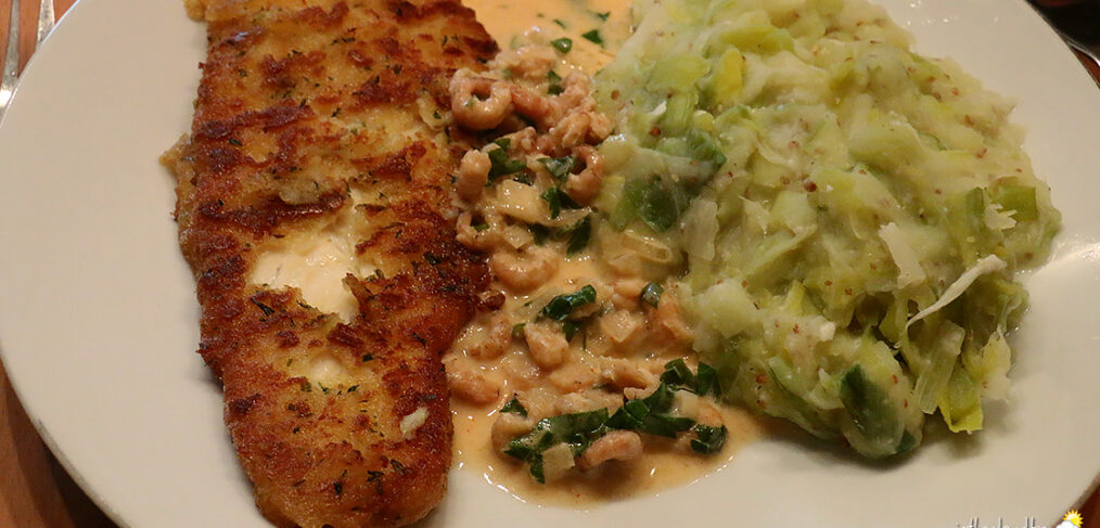 Filet de limande pané, crevettes et stoemp aux poireaux