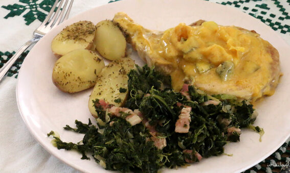 Côte de porc sauce blackwell, chou frisé aux lardons