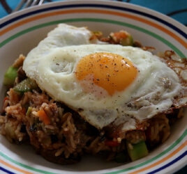 wok à l'orientale au soleil levant