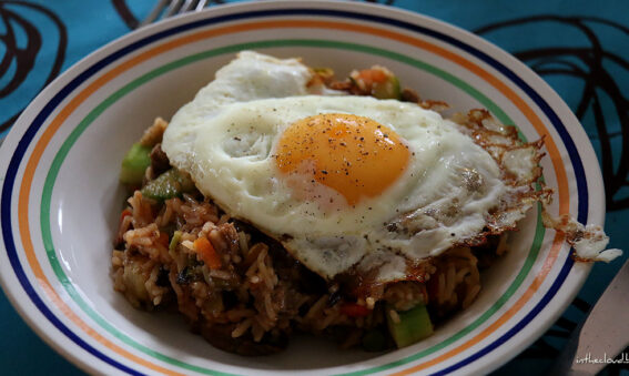 wok à l'orientale au soleil levant